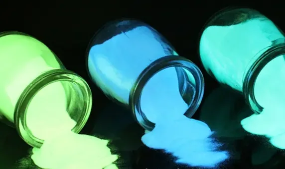 Long-lasting glow in the dark pigment