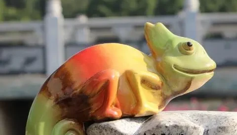 chameleon paint can